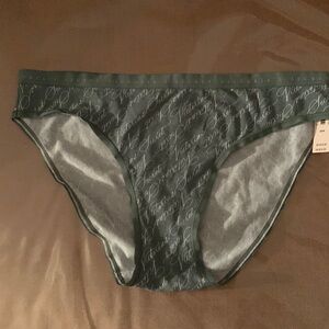 Selling Victoria’s Secret nwt any questions ask 🌸😊